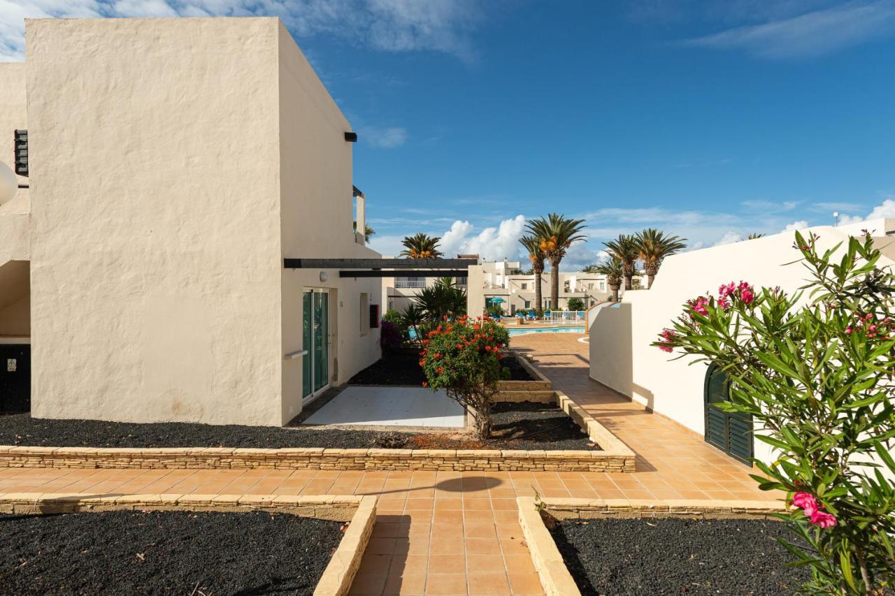 Homeforguest Apartamento Alisios 1 Con Piscina En Коральео Экстерьер фото